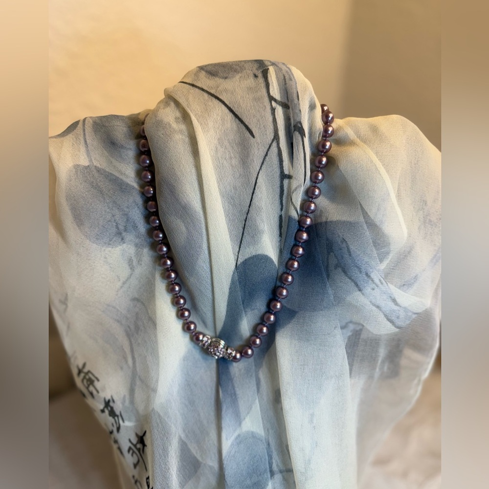 Rare Nolan Miller Lavender Purple Pearl Necklace 18” Crystal Clasp Signed - Picture 4 of 12